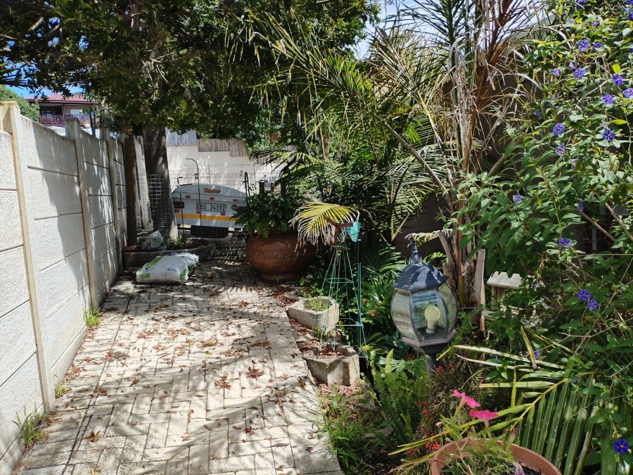 5 Bedroom Property for Sale in Fraaiuitsig Western Cape